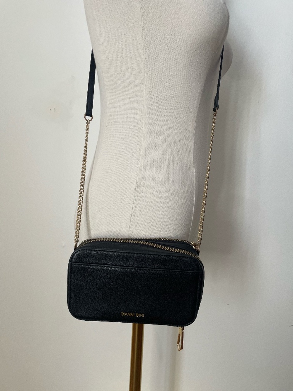 Gianni Bini Black Pebbled Leather Crossbody Wallet & Phone Bag - Gold Chain